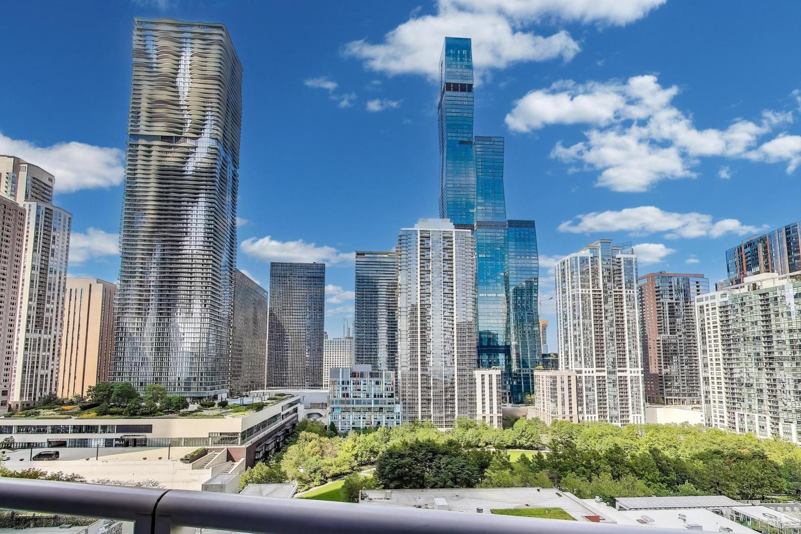 Chicago, Illinois 60601, United States, 2 Bedrooms Bedrooms, ,2 BathroomsBathrooms,Residential,Active,195197