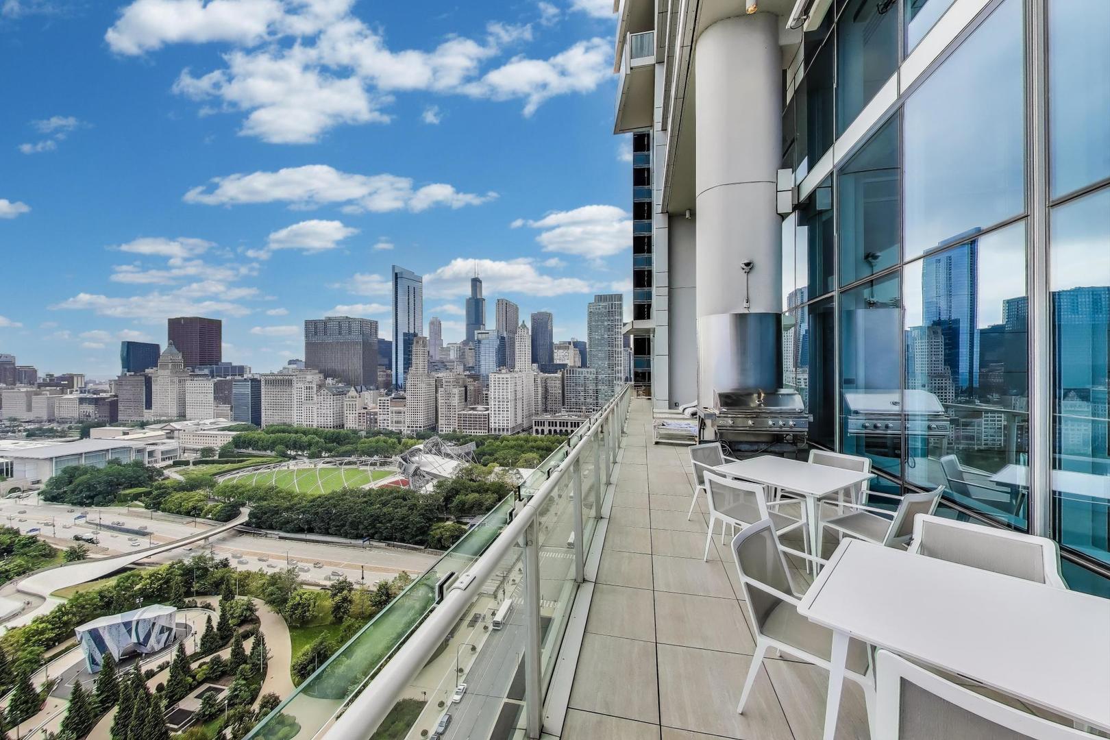 Chicago, Illinois 60601, United States, 2 Bedrooms Bedrooms, ,2 BathroomsBathrooms,Residential,Active,195197