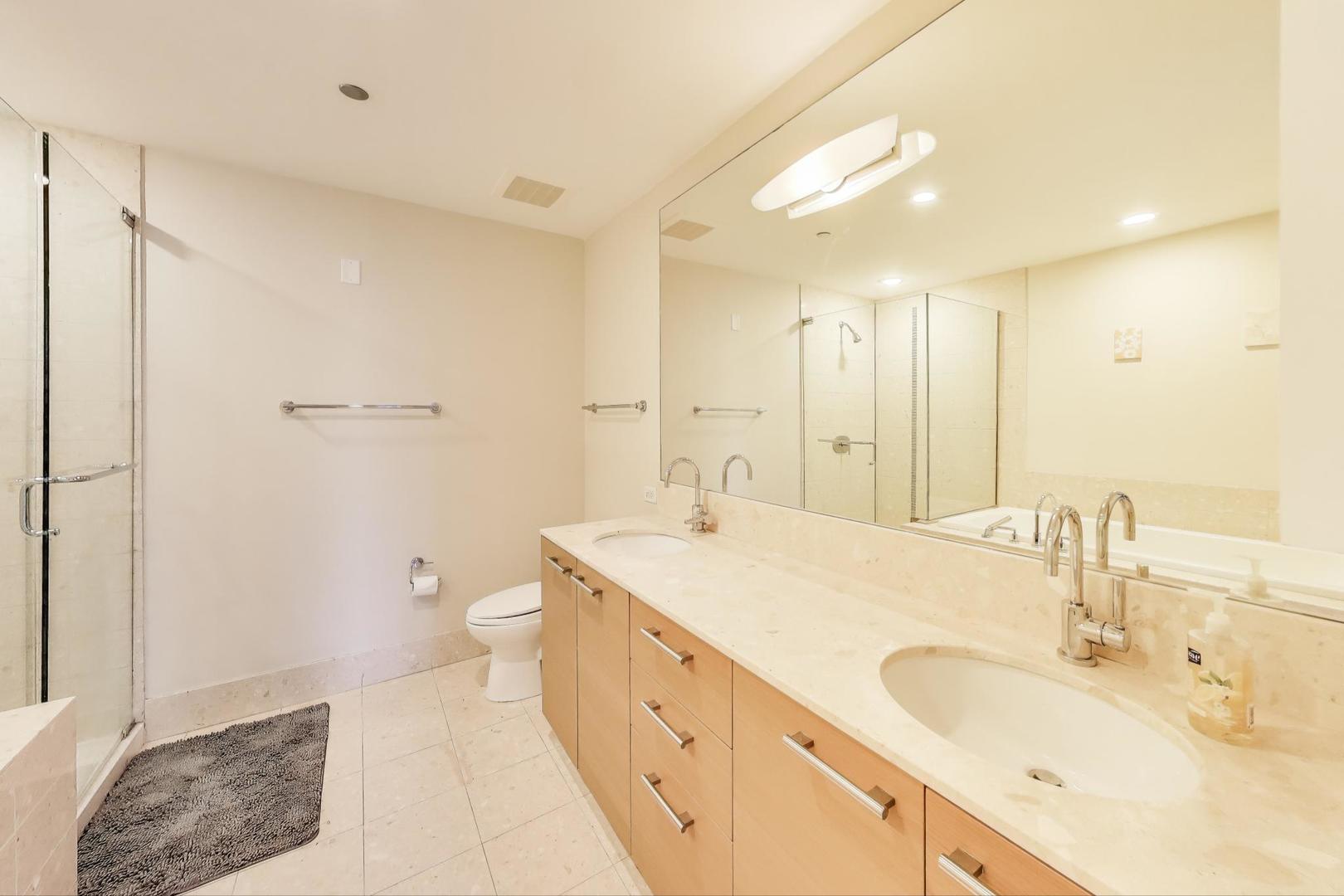 Chicago, Illinois 60601, United States, 2 Bedrooms Bedrooms, ,2 BathroomsBathrooms,Residential,Active,195197