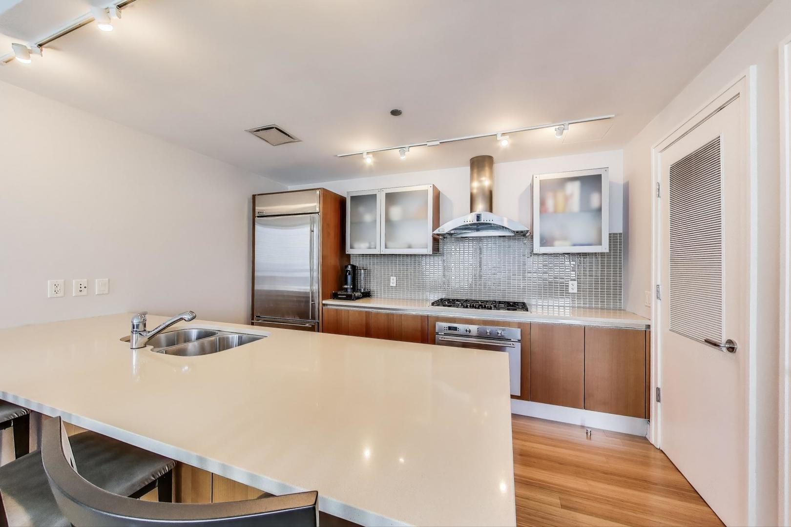 Chicago, Illinois 60601, United States, 2 Bedrooms Bedrooms, ,2 BathroomsBathrooms,Residential,Active,195197