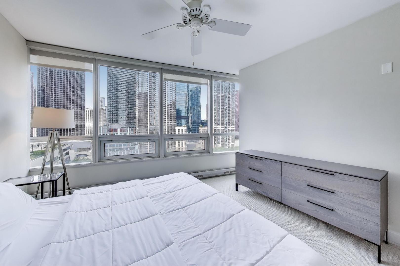 Chicago, Illinois 60601, United States, 2 Bedrooms Bedrooms, ,2 BathroomsBathrooms,Residential,Active,195197