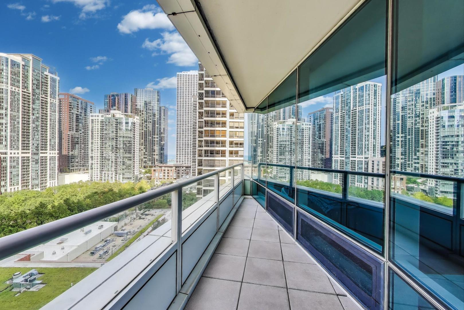 Chicago, Illinois 60601, United States, 2 Bedrooms Bedrooms, ,2 BathroomsBathrooms,Residential,Active,195197