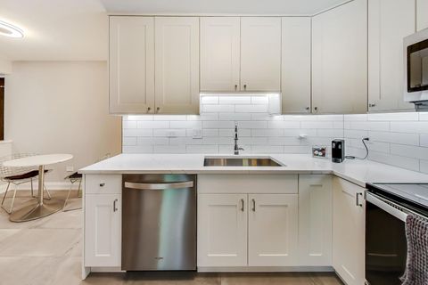 Tiny photo for 424 Park Avenue #205, River Forest, IL 60305 (MLS # 12507091)