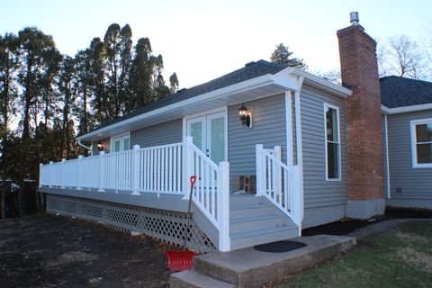 Tiny photo for 1611 Coffelt Ave Ave, Davenport, IA 52803 (MLS # QC4270067)