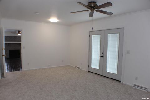 Tiny photo for 1611 COFFELT Avenue, Davenport, IA 52803 (MLS # QC4270067)