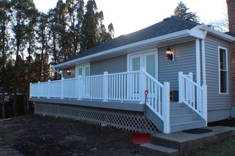 Tiny photo for 1611 Coffelt Ave Ave, Davenport, IA 52803 (MLS # QC4270067)