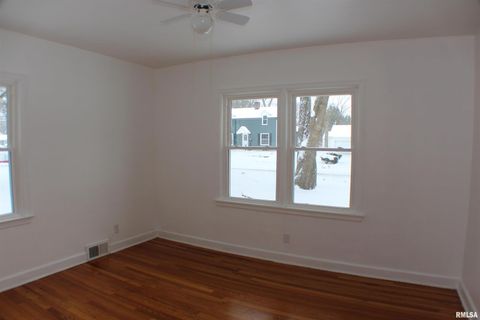 Tiny photo for 1611 COFFELT Avenue, Davenport, IA 52803 (MLS # QC4270067)