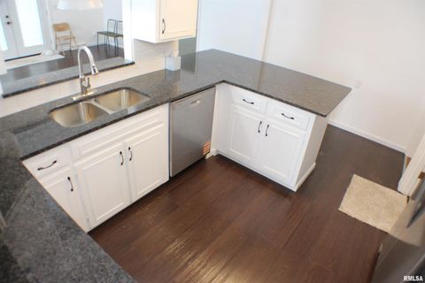 Tiny photo for 1611 COFFELT Avenue, Davenport, IA 52803 (MLS # QC4270067)