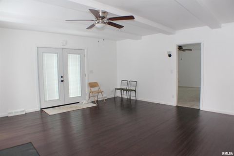 Tiny photo for 1611 COFFELT Avenue, Davenport, IA 52803 (MLS # QC4270067)