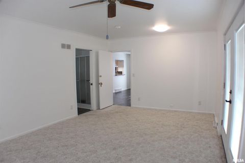 Tiny photo for 1611 COFFELT Avenue, Davenport, IA 52803 (MLS # QC4270067)