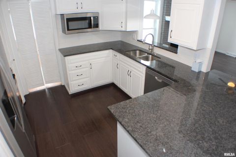 Tiny photo for 1611 COFFELT Avenue, Davenport, IA 52803 (MLS # QC4270067)