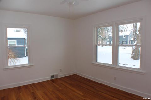 Tiny photo for 1611 COFFELT Avenue, Davenport, IA 52803 (MLS # QC4270067)