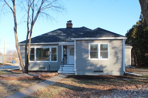 Photo of 1611 Coffelt Ave Ave, Davenport, IA 52803 (MLS # QC4270067)