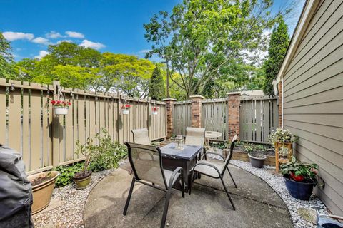 Tiny photo for 107 W Brighton Place, Mount Prospect, IL 60056 (MLS # 12497474)