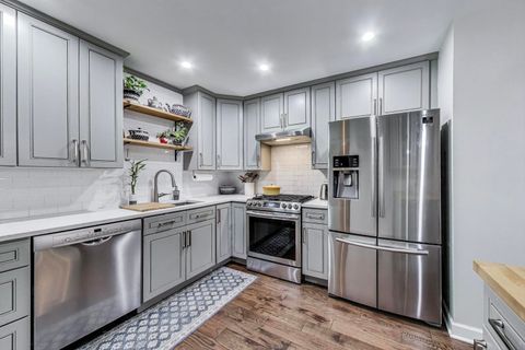 Tiny photo for 107 W Brighton Place, Mount Prospect, IL 60056 (MLS # 12497474)