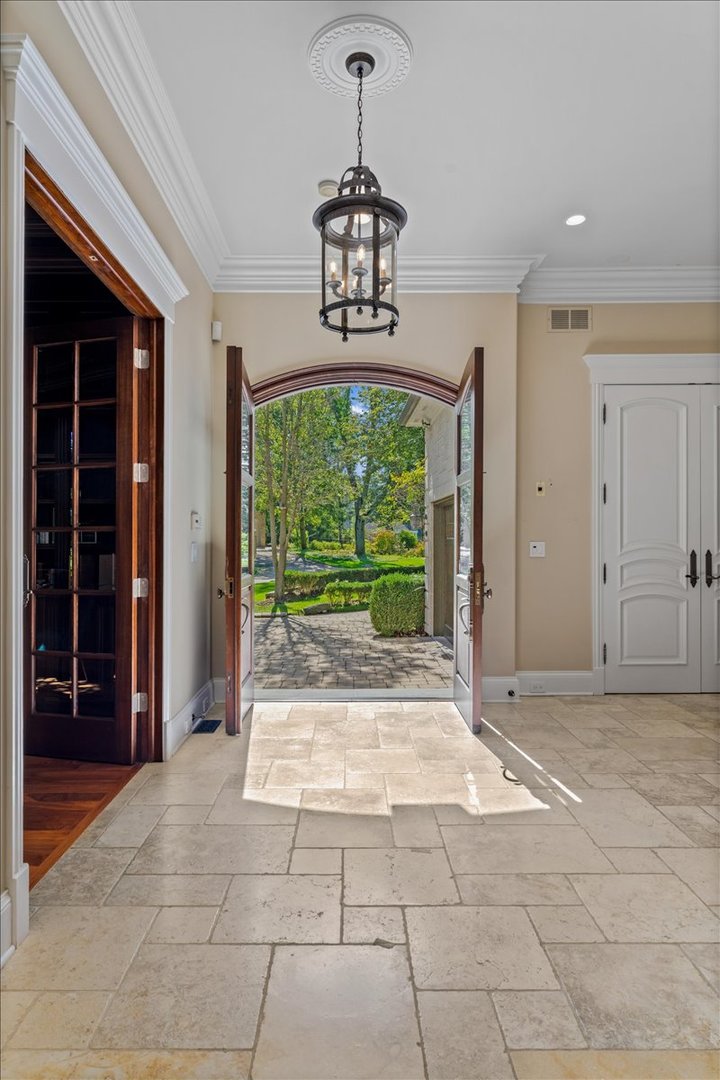 121 Hogarth Lane