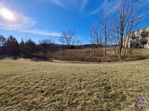 Tiny photo for 664 Pinecrest Drive #302, Prospect Heights, IL 60070 (MLS # 12566500)