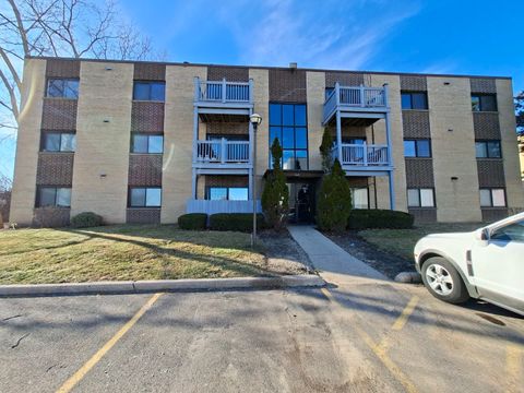 Photo of 664 Pinecrest Drive #302, Prospect Heights, IL 60070 (MLS # 12566500)