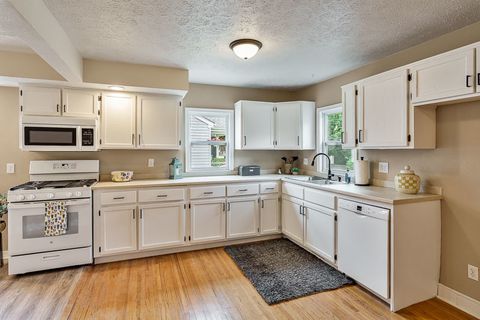 Tiny photo for 1611 Michigan Avenue, Rockford, IL 61102 (MLS # 12674527)