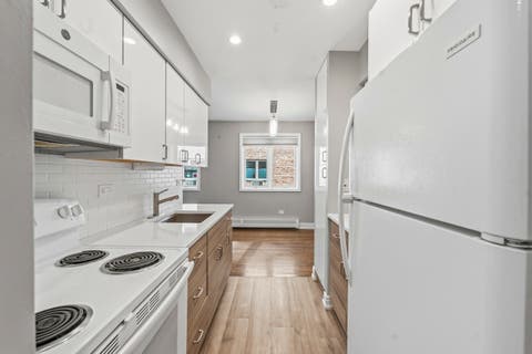 Tiny photo for 426 W BARRY Avenue #407, Chicago, IL 60657 (MLS # 12717102)