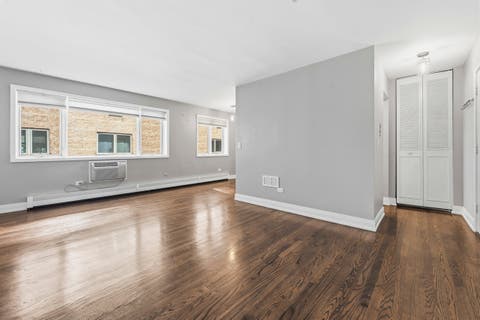 Tiny photo for 426 W BARRY Avenue #407, Chicago, IL 60657 (MLS # 12717102)