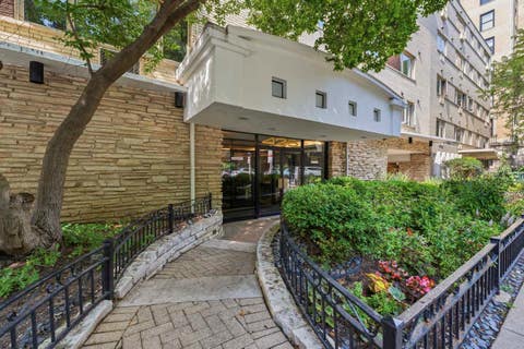 Photo of 426 W BARRY Avenue #407, Chicago, IL 60657 (MLS # 12717102)