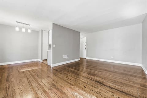Tiny photo for 426 W BARRY Avenue #407, Chicago, IL 60657 (MLS # 12717102)
