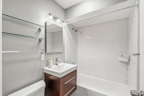 Tiny photo for 426 W BARRY Avenue #407, Chicago, IL 60657 (MLS # 12717102)