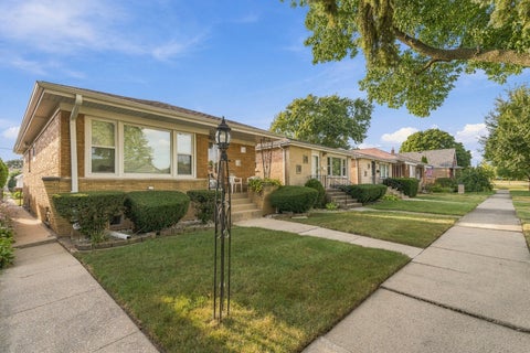 Tiny photo for 2430 Westover Avenue, North Riverside, IL 60546 (MLS # 12756733)