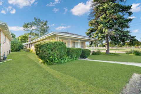 Tiny photo for 9100 S Saint Louis Avenue, Evergreen Park, IL 60805 (MLS # 12470031)