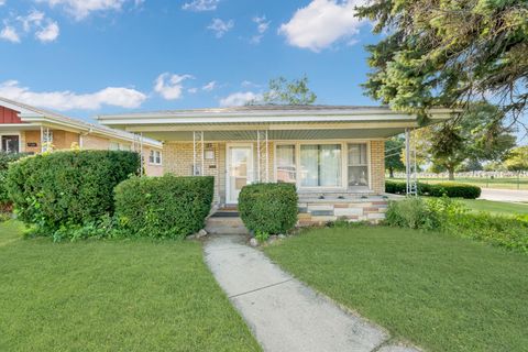 Photo of 9100 S Saint Louis Avenue, Evergreen Park, IL 60805 (MLS # 12470031)