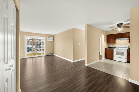 Tiny photo for 107 W Elk Trail #106, Carol Stream, IL 60188 (MLS # 12518787)