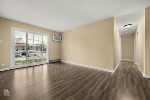 Tiny photo for 107 W Elk Trail #106, Carol Stream, IL 60188 (MLS # 12518787)