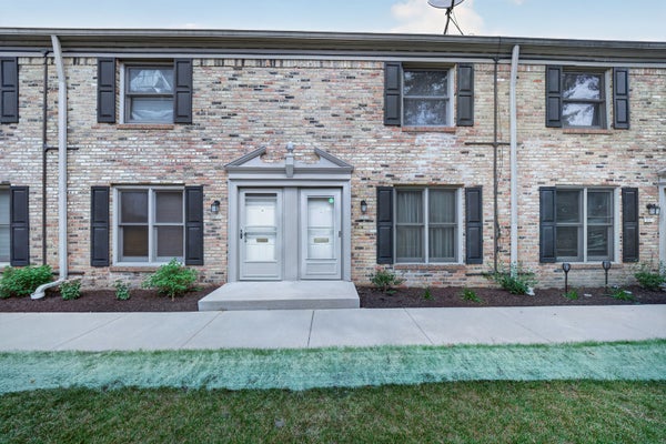 1714 SESSIONS WALK, HOFFMAN ESTATES, IL 60169 - Image 65a2bb6e8d42996488d954d5c90b5f08/4153669972