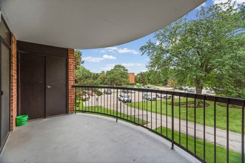 Tiny photo for 1505 E Central Road #216B, Arlington Heights, IL 60005 (MLS # 12755908)