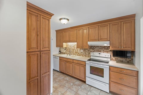Tiny photo for 1505 E Central Road #216B, Arlington Heights, IL 60005 (MLS # 12755908)