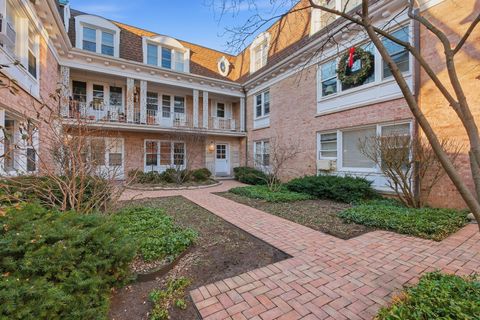 Tiny photo for 2201 Central Street #3N, Evanston, IL 60201 (MLS # 12587802)