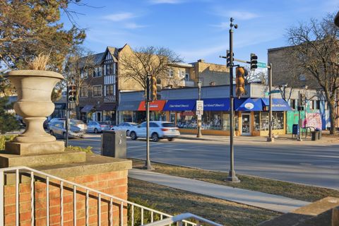 Tiny photo for 2201 Central Street #3N, Evanston, IL 60201 (MLS # 12587802)