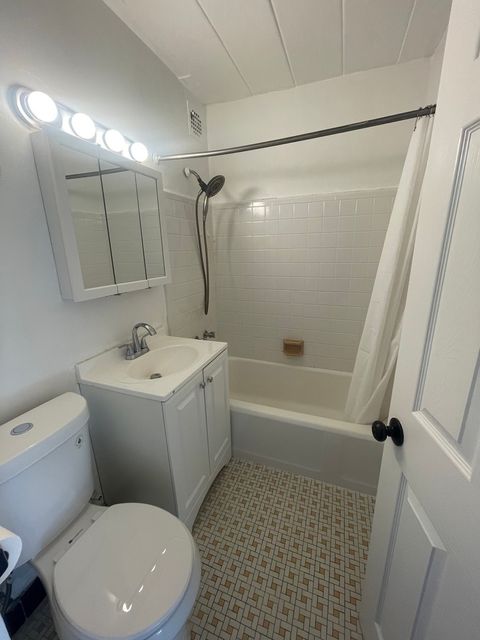 Tiny photo for 2245 W Farwell Avenue #3B, Chicago, IL 60645 (MLS # 12544243)