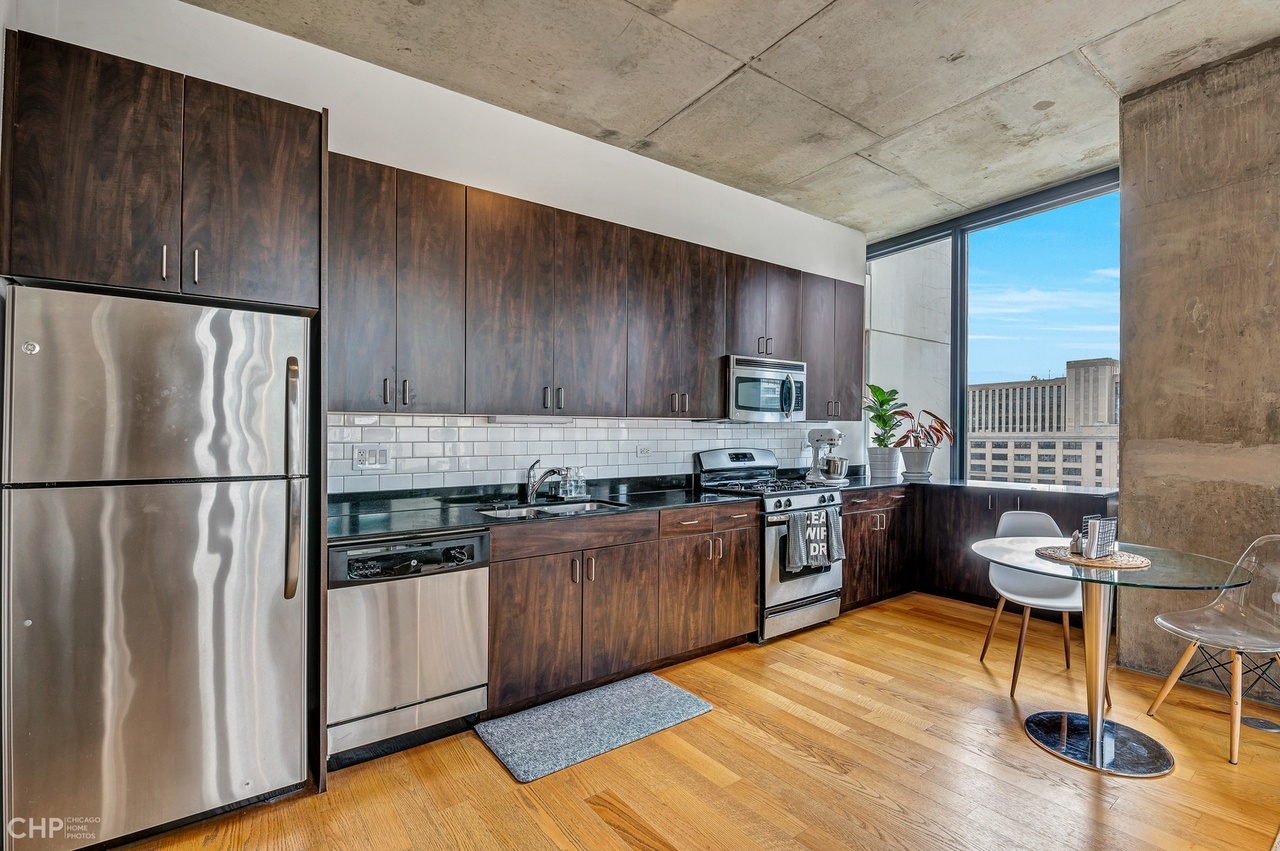 235 W Van Buren Street 1415