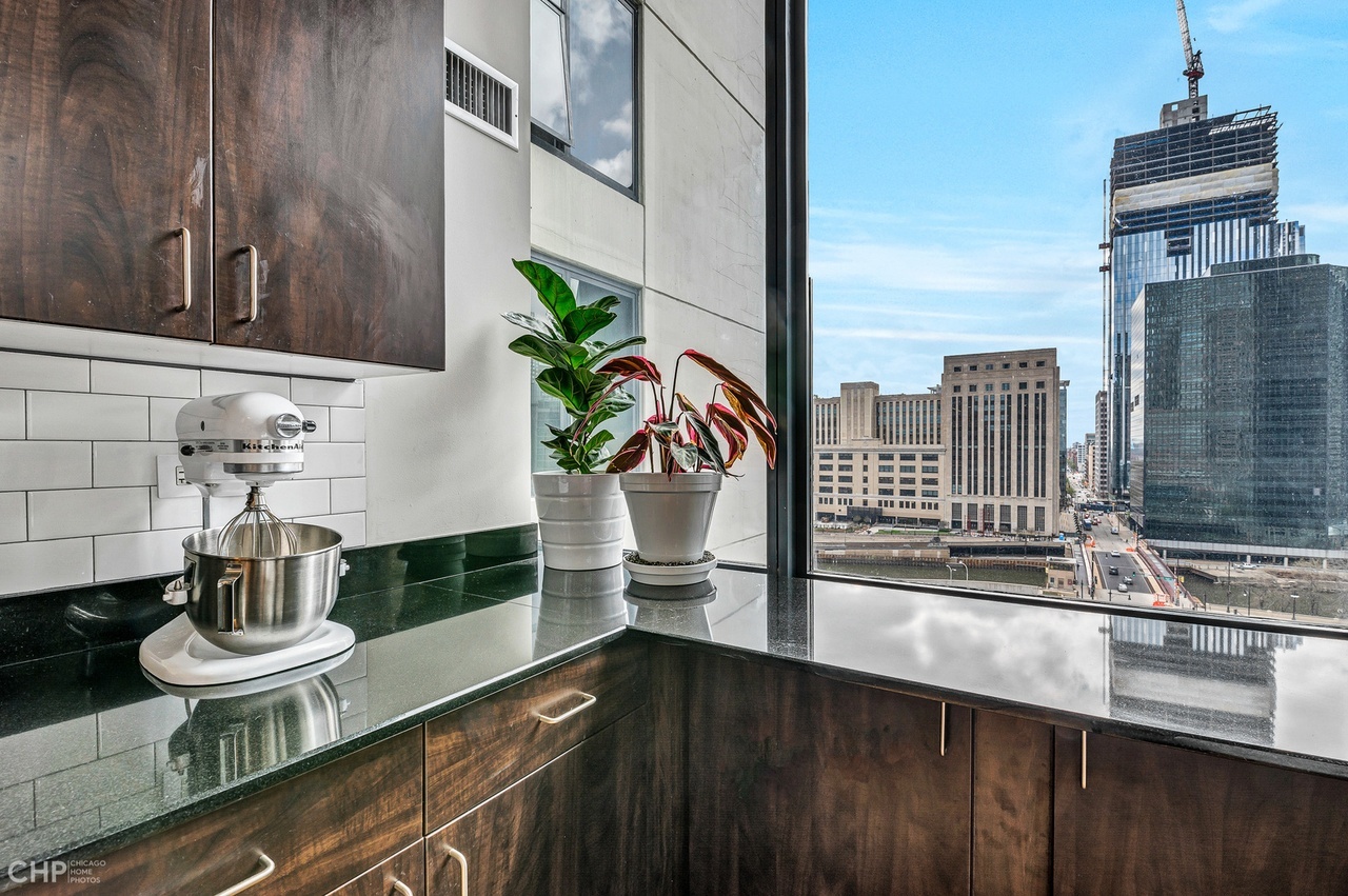 235 W Van Buren Street 1415