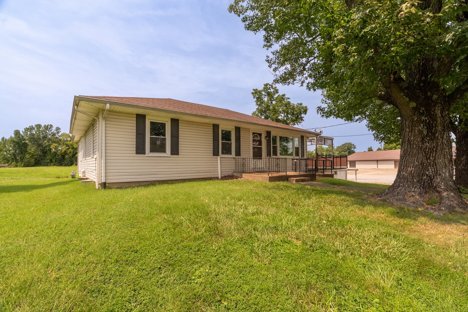 6717 Giant City Road