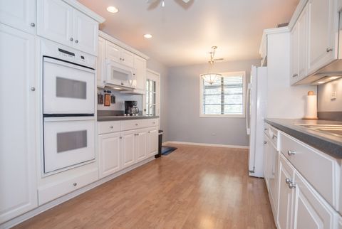 Tiny photo for 538 Banyon Lane #D, La Grange, IL 60525 (MLS # 12613025)