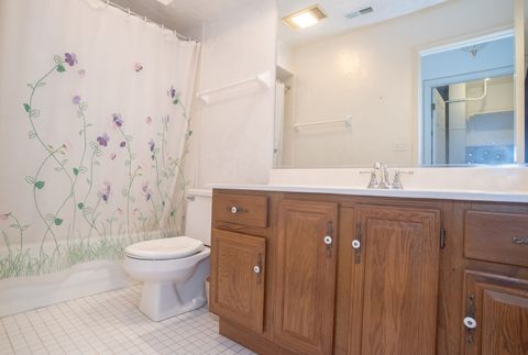 Tiny photo for 538 Banyon Lane #D, La Grange, IL 60525 (MLS # 12613025)