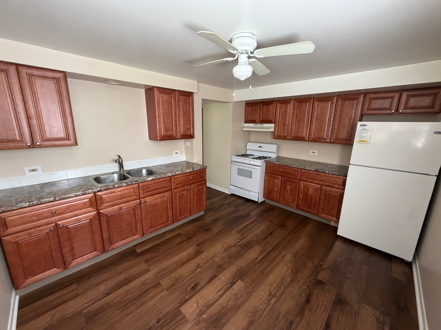 1511 E Roosevelt Road 1