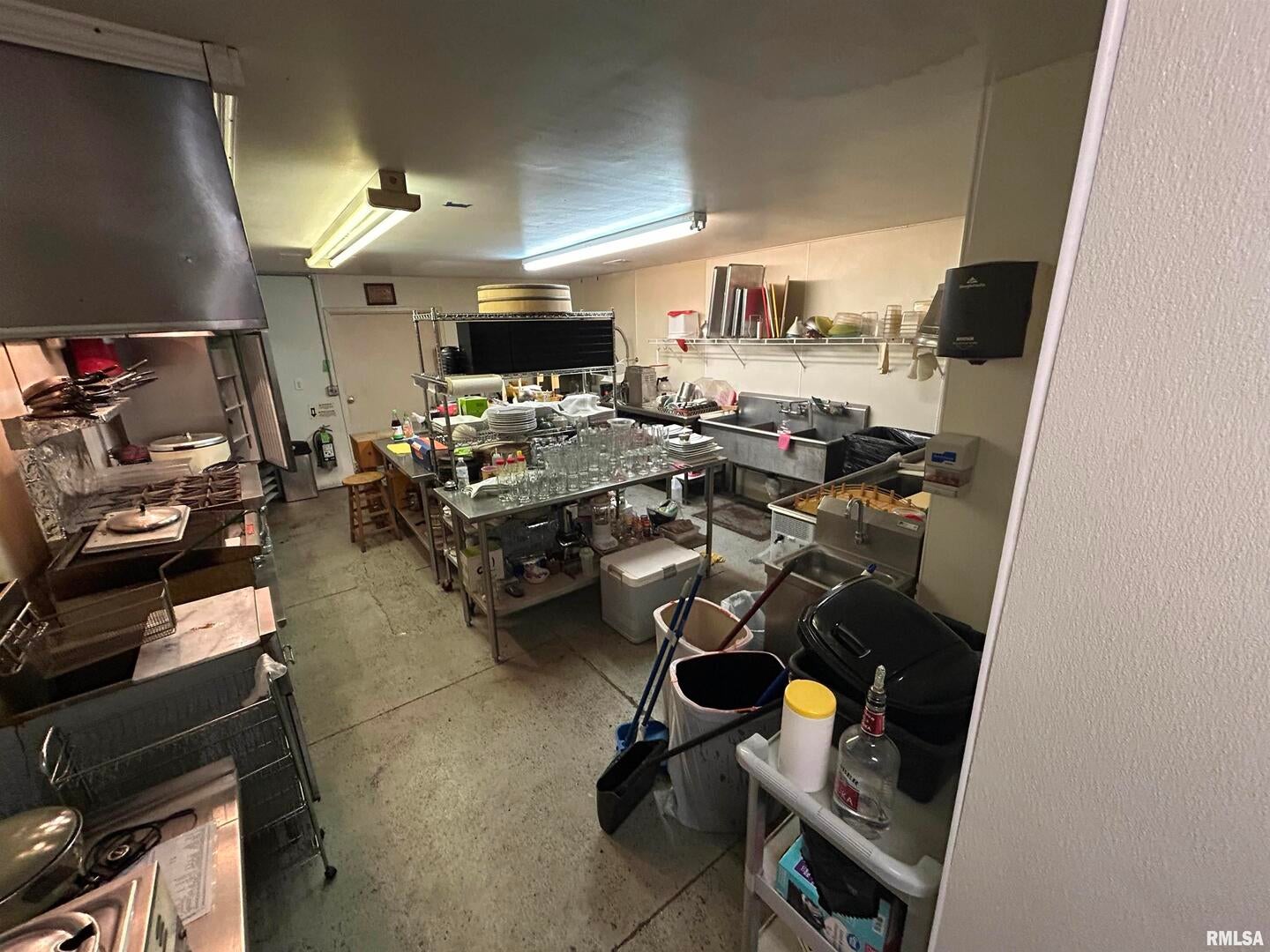 206 E MAIN Street 206 & 208