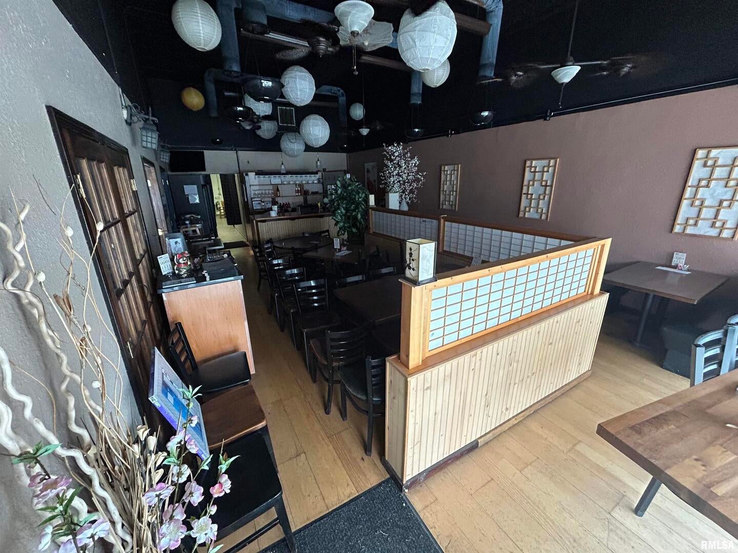 206 E MAIN Street 206 & 208