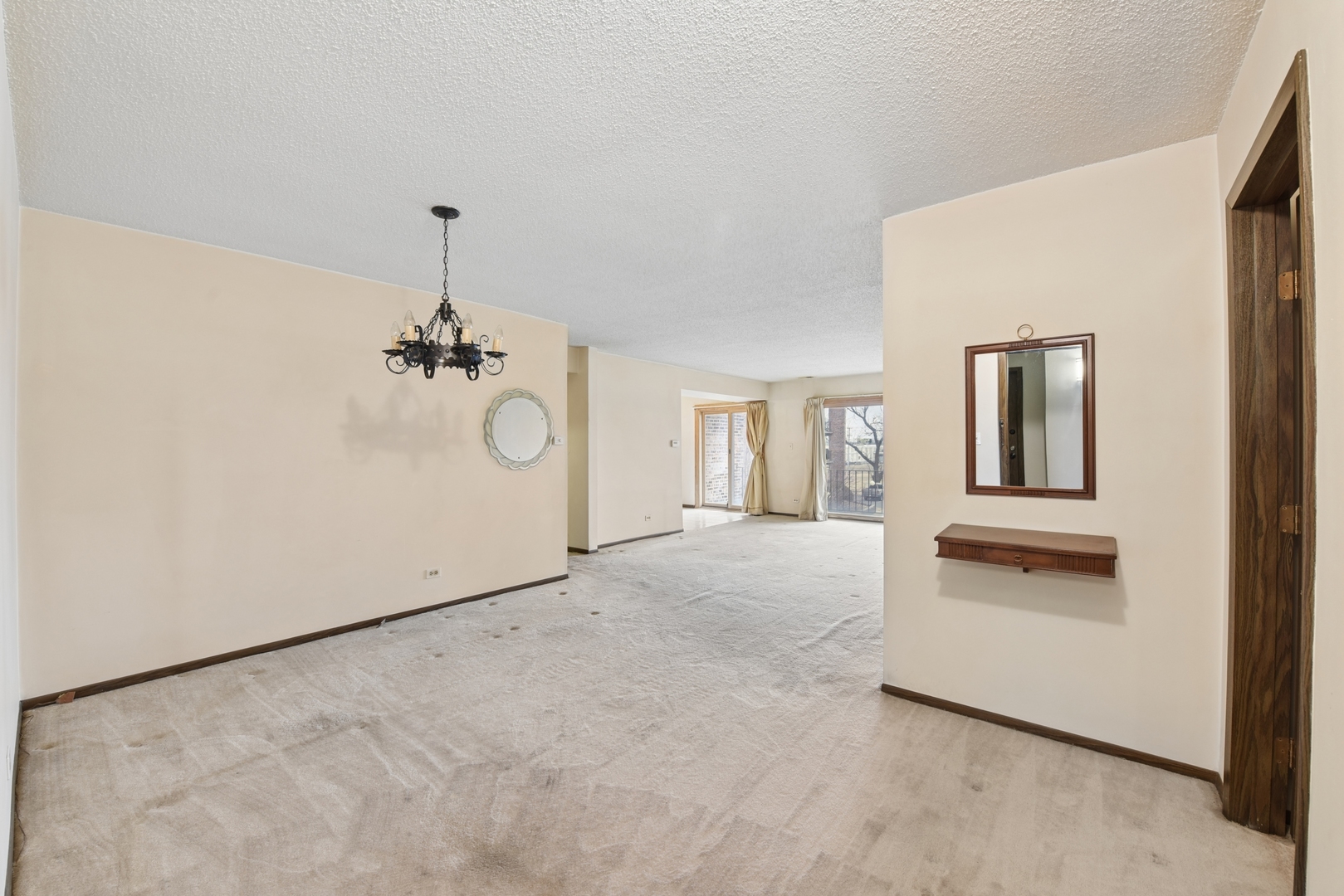 601 W Huntington Commons Road 202