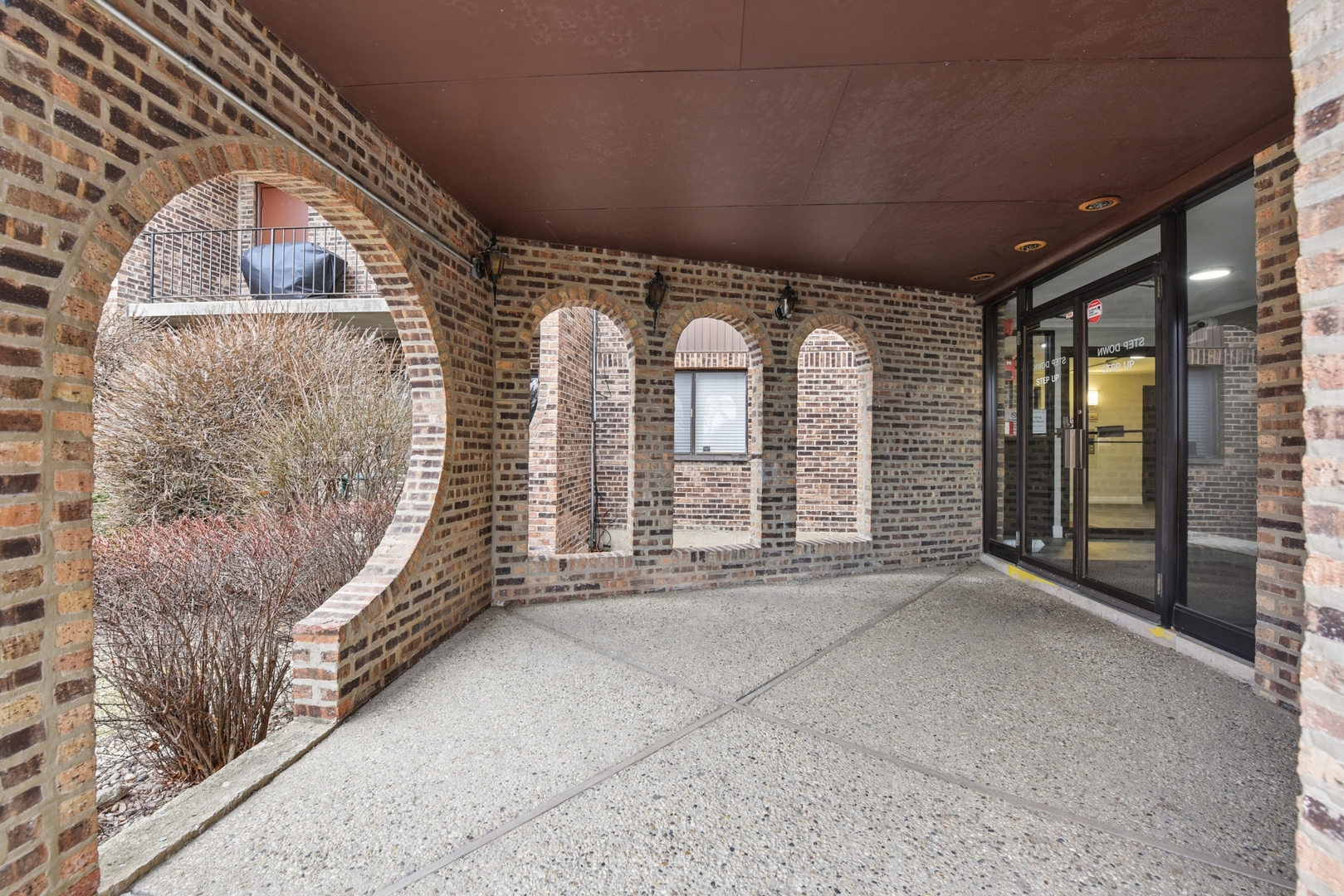 601 W Huntington Commons Road 202