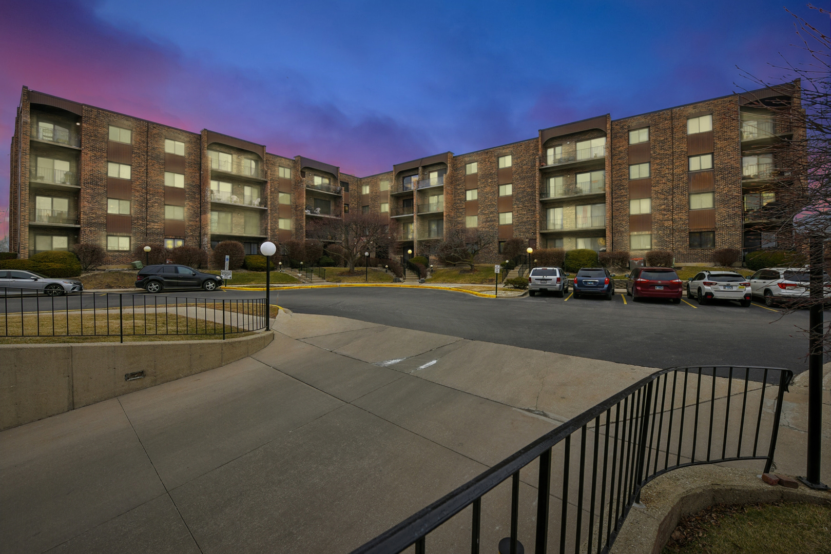 601 W Huntington Commons Road 202